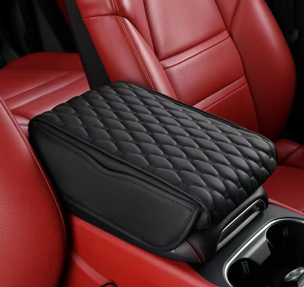 Automaze black heavy-duty PU leather center console armrest cover pad highlighting its extra-large 32x21cm footprint and pull-resistant elastic loops.